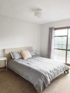 The Treehouse - a home with stunning rural views - Whanganui - 7