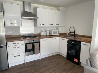 Newly Refurbished Large Apartment With Huge Garden - 2