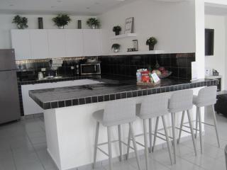 2BDR Private home with AC & Gated Parking - Luquillo Beach - Luquillo - 3