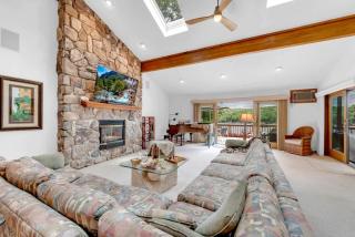 Lakefront at the Hideout - 5