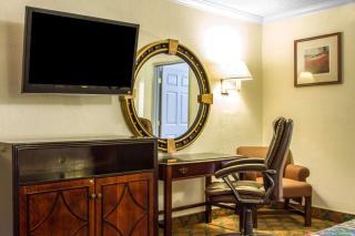 Econo Lodge - Fairfield - 1