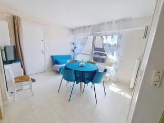 Appartement 4 personnes près de la mer avec terrasse et parking - FR-1-746-34 - Courseulles-sur-Mer - 0