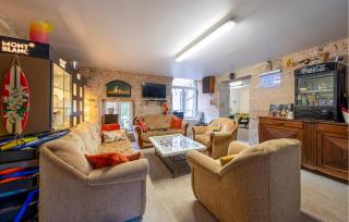 Lovely Home In Escles With Kitchen - 8