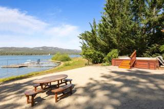 Lagunita Shores by AvantStay Beautiful Lakefront Mansion w Hot Tub BBQ - Big Bear Lake - 6