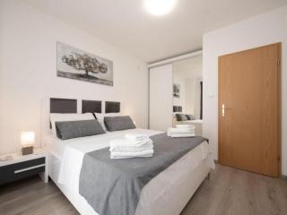 Villa Tomi - Standard One Bedroom Apartment 8 - Trogir - 3