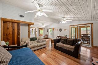 1 Rustic Historic Hico Cabin Glamping Near Fossil Rim & Dinosaur World by Vacation Your Way - 4