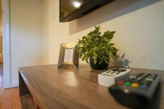 5•Star Fave CapeCodStyle Gem with Bedroom on Main - New Britain - 1