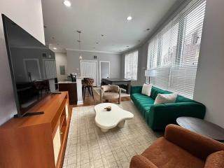 Pool Table Free Parking Sleeps 8 - Chicago - 9