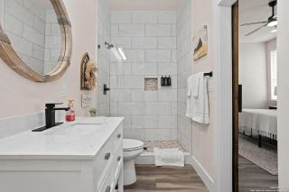 Riverscape Townhome B, Steps to Gruene Hall! - 7