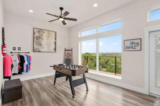 Riverscape Townhome B, Steps to Gruene Hall! - 1