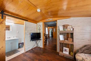 Tiny Town Rustlers D D Cabin Animals Fire Pit by Vacation Your Way - 8