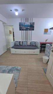AZURE BICUTAN BACKPACKERS MAUI Tower - Manila - 0
