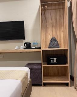 Sola Hotel and Sola Bed & Breakfast - Laoag - 8