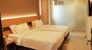 Sumi Hotel Surabaya - Surabaya - 1