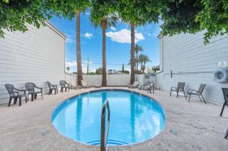 Chic & Cozy Midtown 1BR Pool Prime Location - 9