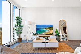 Modern 2BR Pool, Parking, Gym & Gorgeous Views - 1