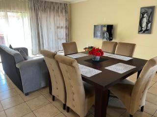 Mama Rs Erbnb - Newcastle - 3