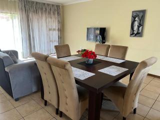 Mama Rs Erbnb - Newcastle - 2