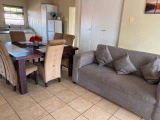Mama Rs Erbnb - Newcastle - 1