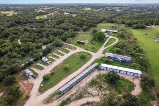 3 Tiny Home Honeymoon Suite Paulita and the Kid Glamping by Vacation Your Way - Hico - 1