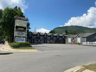 Monashee Lodge - Revelstoke - 9