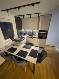 Luxury Prime Apartments with Parking - Sarajevo - 3