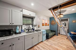 5 Rustic Historic Hico Tiny Home Glamping Near Fossil Rim & Dinosaur World by Vacation Your Way - 6