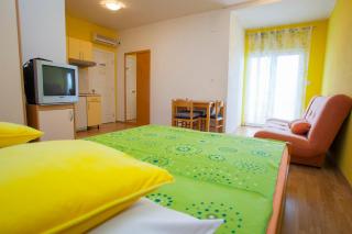 Apartments Makarska - Makarska - 9