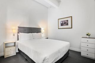 Bright 1-Bed Apartment Steps from Collins Street - Melbourne - 7