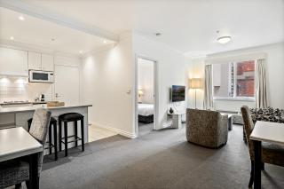 1-Bed Stay in Melbourne s Heart - 9