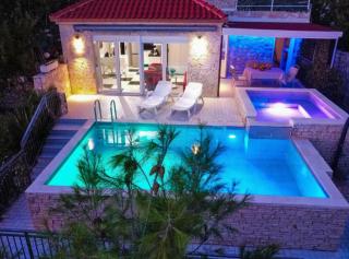 Seafront Apartment Sea Relax with Private Pool Balcony - Pisak - 7