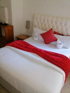 Neo & Ruks Guest House Boston Belleville 10 - 2