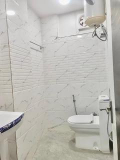 Hotel Cosy Rooms, Near US Embassy Chanakyapuri, New Delhi - Budget Friendly - Neu-Delhi - 5