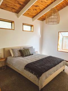 The Treehouse - a home with stunning rural views - Whanganui - 8