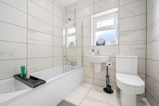 Modern 4 BR in Salford with Wi-Fi - Manchester - 5
