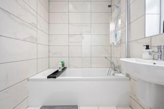 Modern 4 BR in Salford with Wi-Fi - Manchester - 4