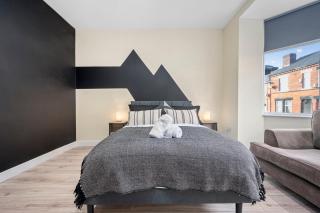 Modern 4 BR in Salford with Wi-Fi - Manchester - 2