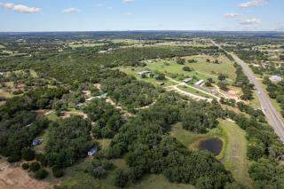 Brushy Bills Farmhouse Horse Motel Pet Sleeps 7 by Vacation Your Way - Hico - 2
