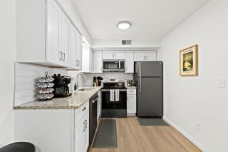 Spacious 2BR Flat near Downtown Royal Oak - Royal Oak - 9