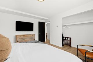 Spacious 2BR Flat near Downtown Royal Oak - Royal Oak - 3