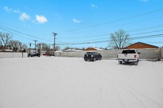 Spacious 2BR Flat near Downtown Royal Oak - Royal Oak - 1