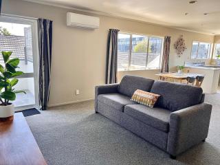 Sunny 3 bedroom apartment next to Blake Park - Mount Maunganui - 1