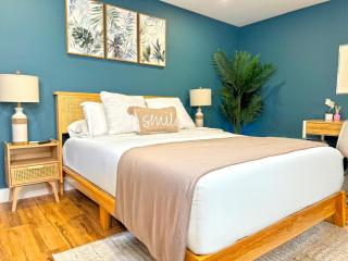 Private Studio - 5 Min to DT - Self Check-In - 75 Inch TV - Williams Lake - 9