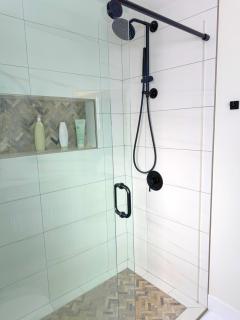 Private Studio - 5 Min to DT - Self Check-In - 75 Inch TV - Williams Lake - 3