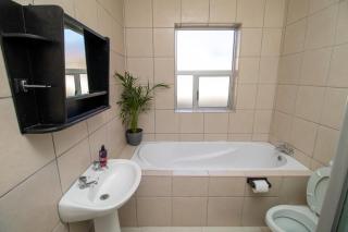 Roots Self Catering Unit 1 - Port Elizabeth - 8