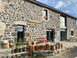 Gîte LE RABIOUZE - 4 épis, 15 pers, 22 couchages - Ancienne Bergerie rénovée, cachet d'origine conservé - Vue magnifique - Label Ecogîte - Arlempdes - 0