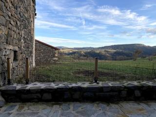 Gîte LE RABIOUZE - 4 épis, 15 pers, 22 couchages - Ancienne Bergerie rénovée, cachet d'origine conservé - Vue magnifique - Label Ecogîte - Arlempdes - 9