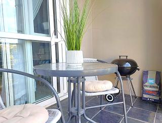 Brizzys Balcony - Luxe Dining Shops Airport - 2