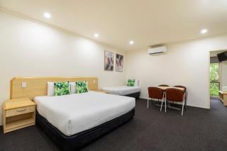 Red Bridge Motor Inn - 1