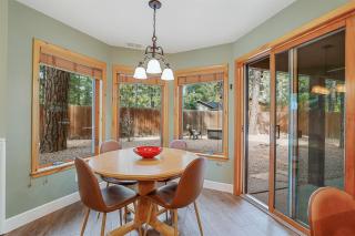 Bluebird Song Prime Flagstaff Location Outdoor Retreat with Fenced Yard and Firepit - Flagstaff - 9